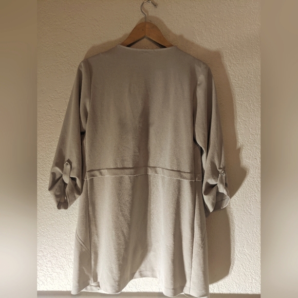 Elegant Gray Soho Apparel Women's Open Blazer - Picture 2 of 3